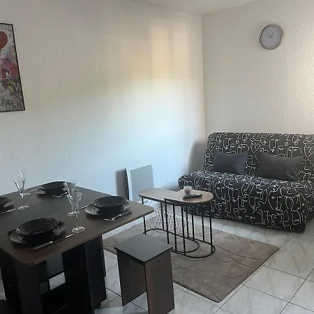 Apartman Avec Piscine A 1km De La